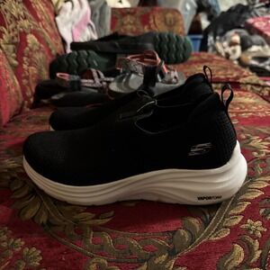 Skechers Vapor Foam True Classic Black Slip on Shoes Sneakers Size 7.5